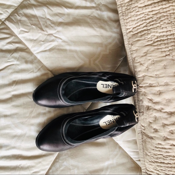 CHANEL Shoes - Chanel leather Heels💕